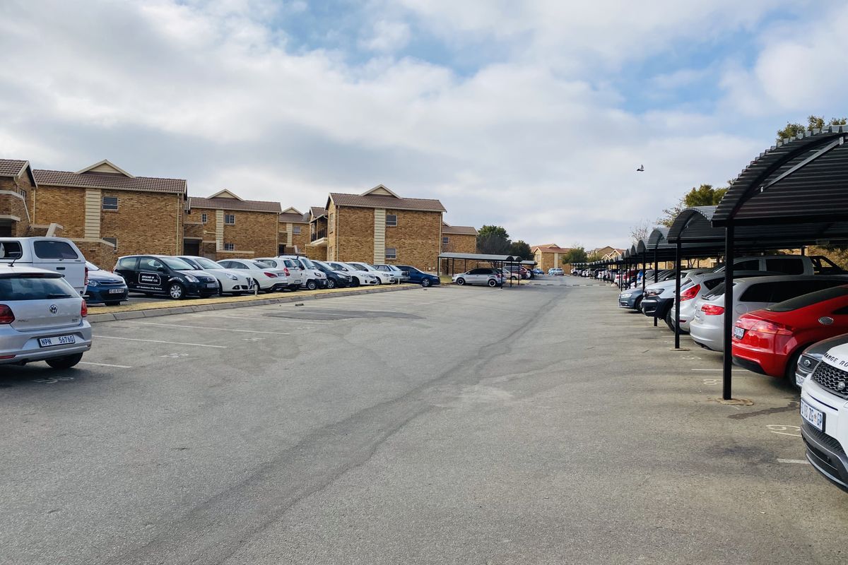 Sunny and spacious ground floor 2 bedroom apartment - Photo 5