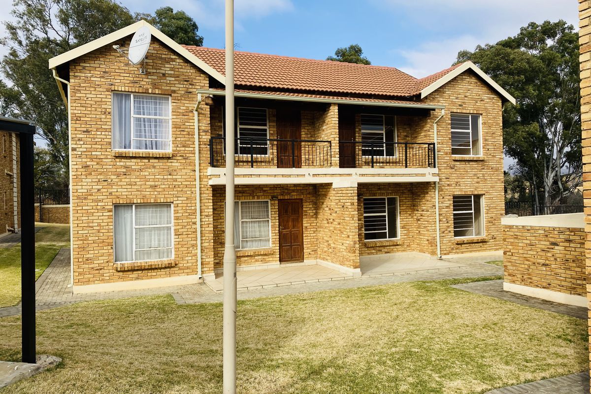 Sunny and spacious ground floor 2 bedroom apartment - Photo 3