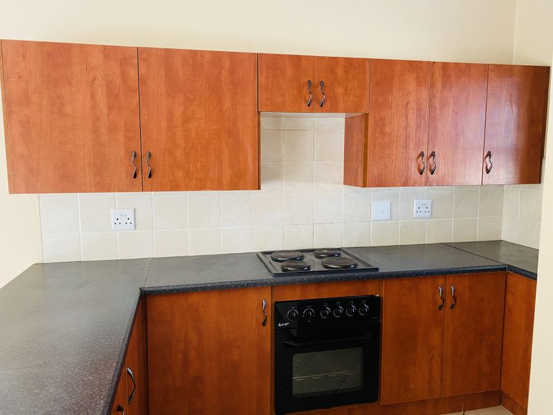 Sunny and spacious ground floor 2 bedroom apartment - Photo 9