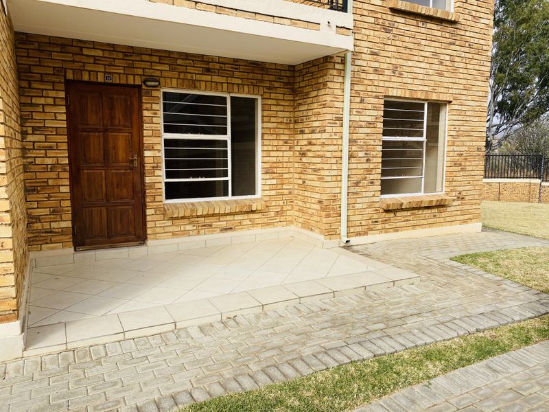 Sunny and spacious ground floor 2 bedroom apartment - Photo 7