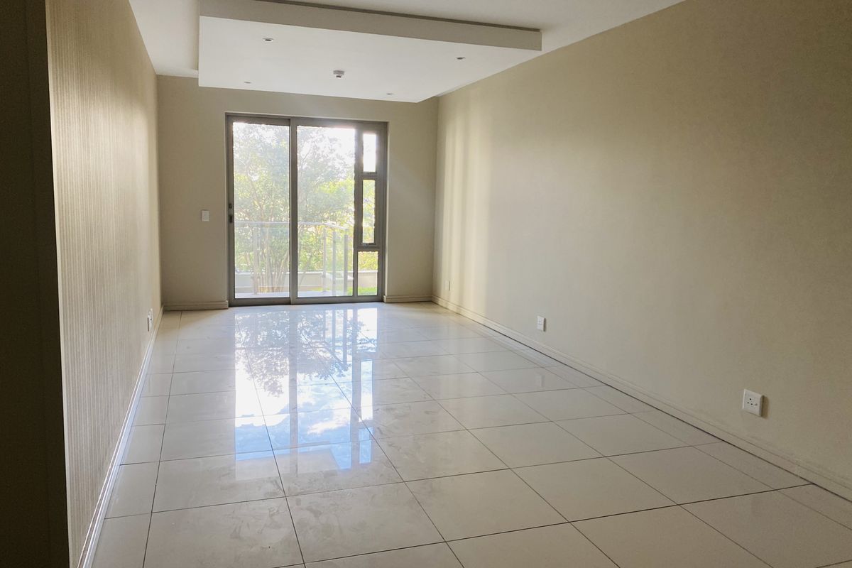 Spacious 2 bedroom 2 bathroom apartment in the heart of Rosebank - Photo 2