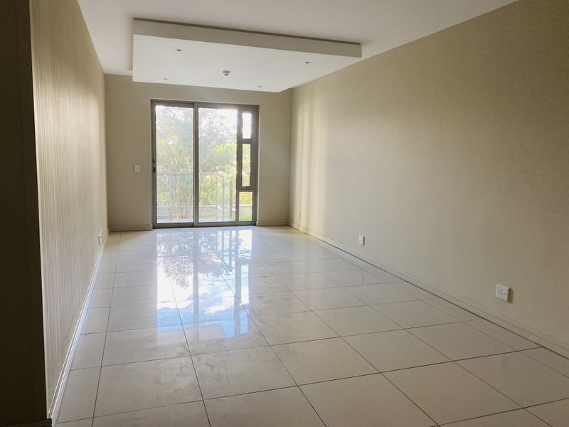 Spacious 2 bedroom 2 bathroom apartment in the heart of Rosebank - Photo 2