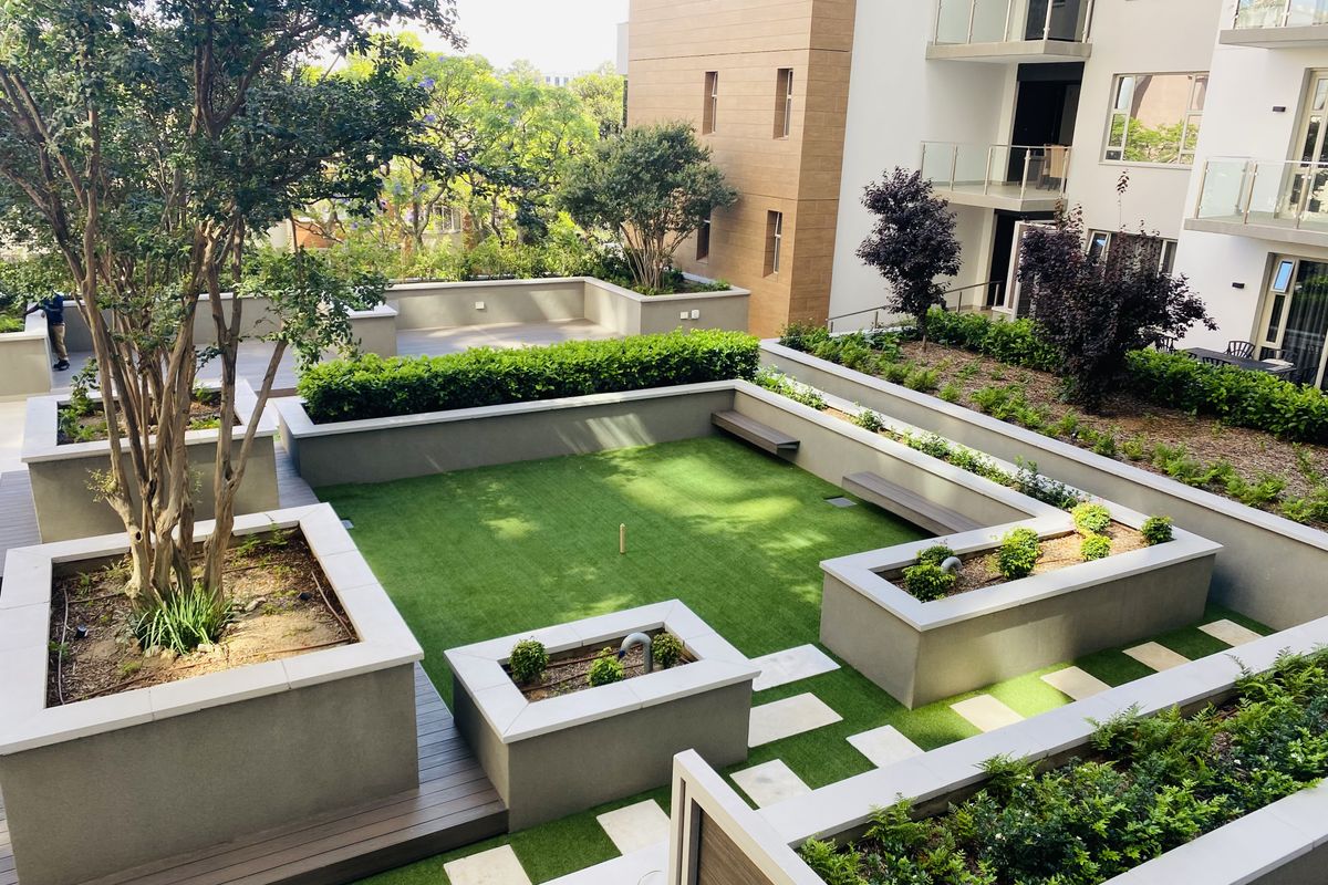 Spacious 2 bedroom 2 bathroom apartment in the heart of Rosebank - Photo 2