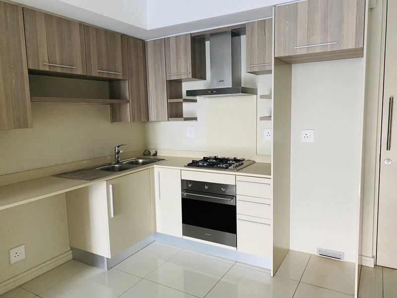 Spacious 2 bedroom 2 bathroom apartment in the heart of Rosebank - Photo 5