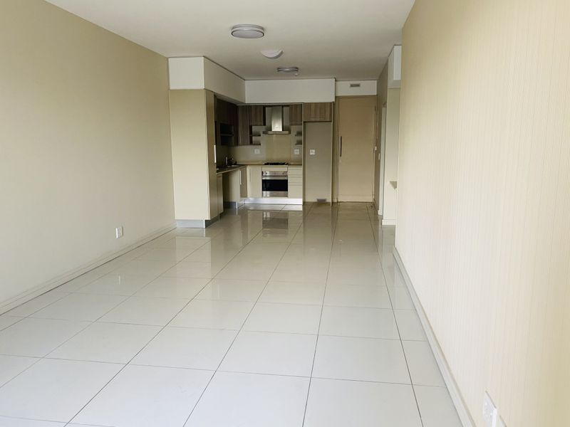 Spacious 2 bedroom 2 bathroom apartment in the heart of Rosebank - Photo 8