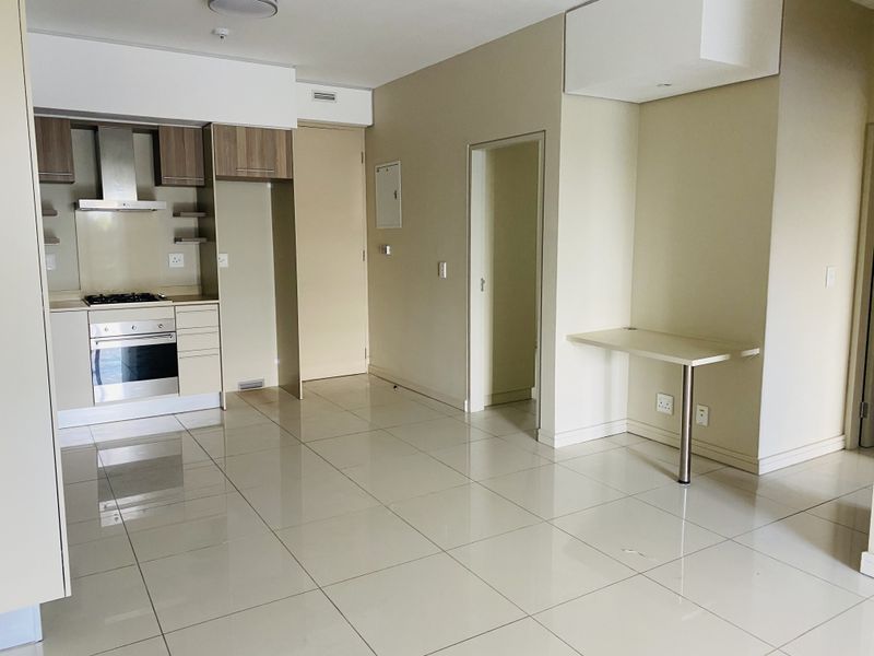 Spacious 2 bedroom 2 bathroom apartment in the heart of Rosebank - Photo 6