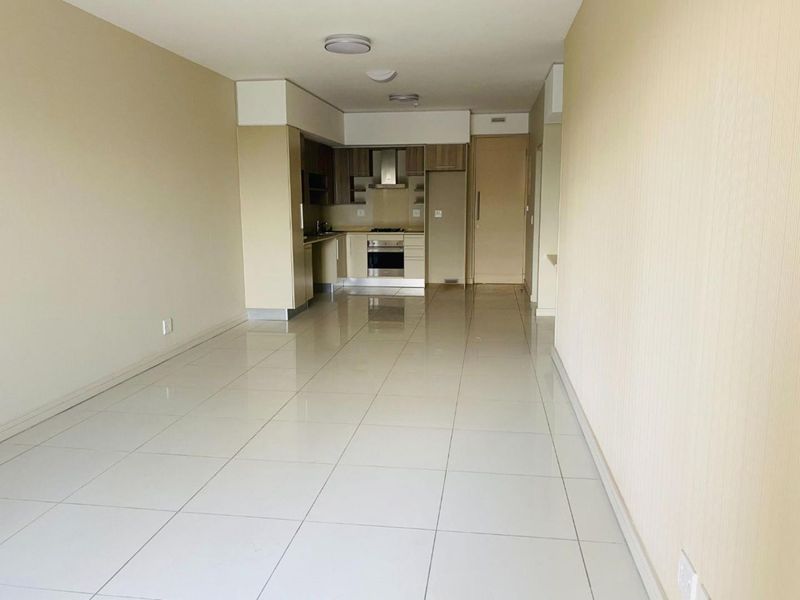 Spacious 2 bedroom 2 bathroom apartment in the heart of Rosebank - Photo 3