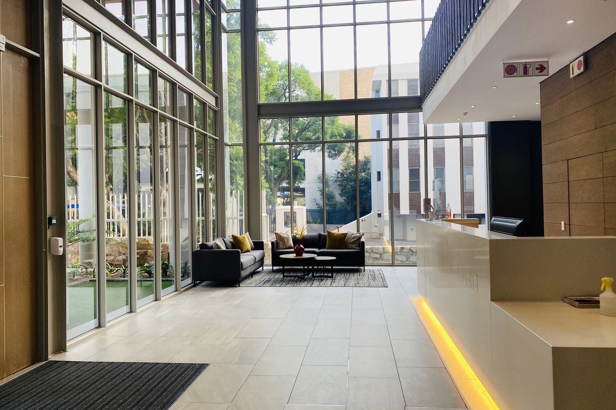 Pet friendly, 107.7 SQMS, 2 Bedrooms, 2 Bathrooms Available with back up services in Rosebank - Photo 3