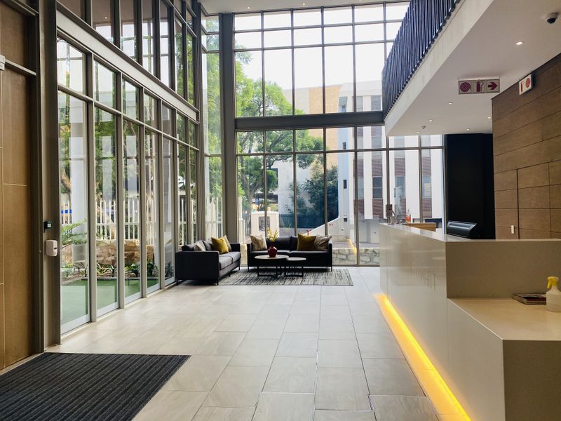 Pet friendly, 107.7 SQMS, 2 Bedrooms, 2 Bathrooms Available with back up services in Rosebank - Photo 3