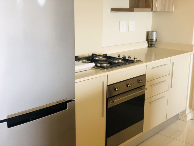 Brand new, huge 107 sqm, exquisitely furnished 2 bed 2 bath apartment - Photo 3