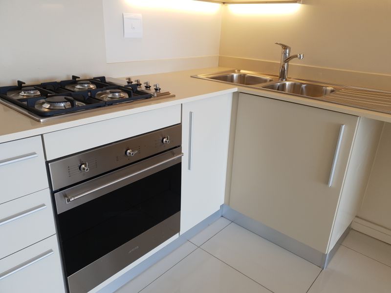 Sophisticated 2 Bed 2 Bath Apartment with a Prestigious Address - Photo 5