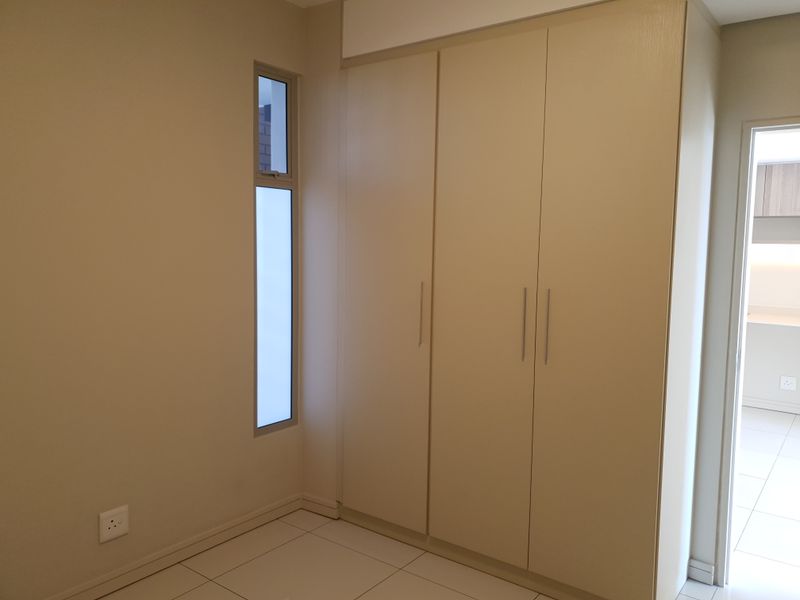 Sophisticated 2 Bed 2 Bath Apartment with a Prestigious Address - Photo 8