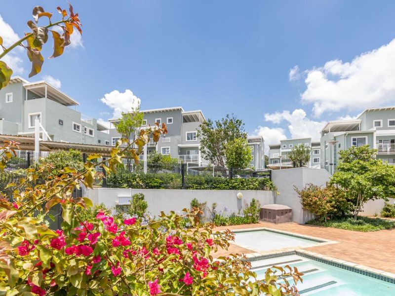 Upper Floor 2 Bedroom 1 Bathroom Loft Unit in Paulshof - Photo 2