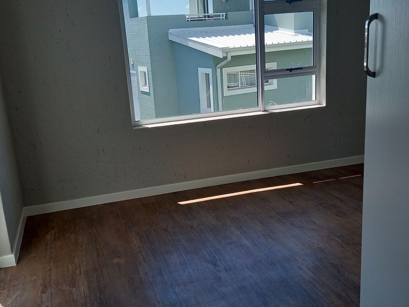 Upper Floor 2 Bedroom 1 Bathroom Loft Unit in Paulshof - Photo 8