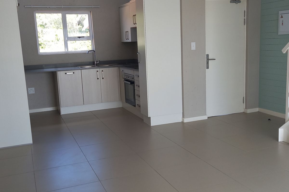 Upper Floor 2 Bedroom 1 Bathroom Loft Unit in Paulshof - Photo 4