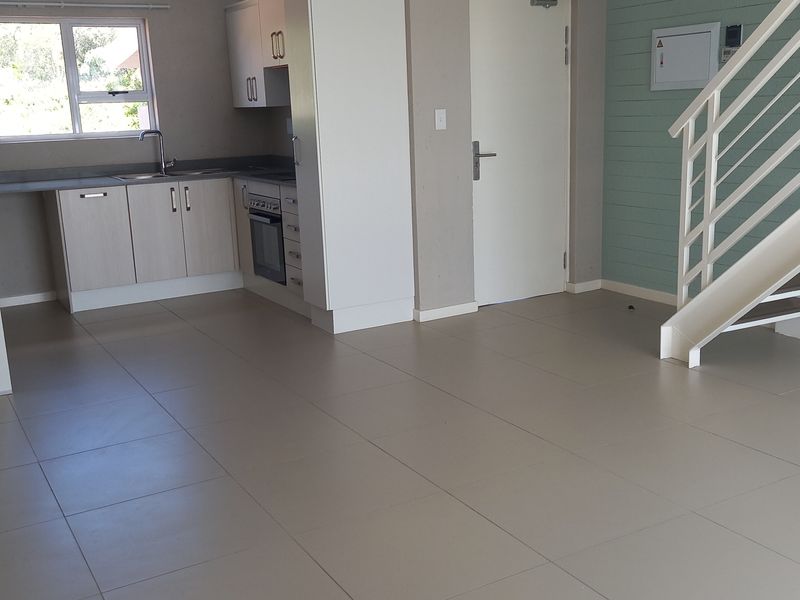 Upper Floor 2 Bedroom 1 Bathroom Loft Unit in Paulshof - Photo 5