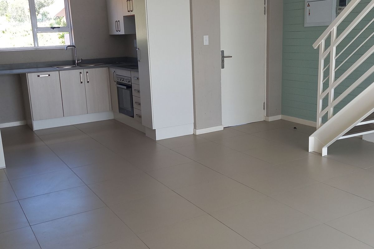 Upper Floor 2 Bedroom 1 Bathroom Loft Unit in Paulshof - Photo 5