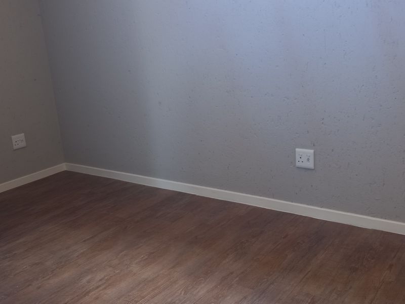 Upper Floor 2 Bedroom 1 Bathroom Loft Unit in Paulshof - Photo 6