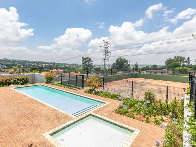 Spectular 2 Bed 1 Bath Second Floor Apartment In Paulshof - Photo 6