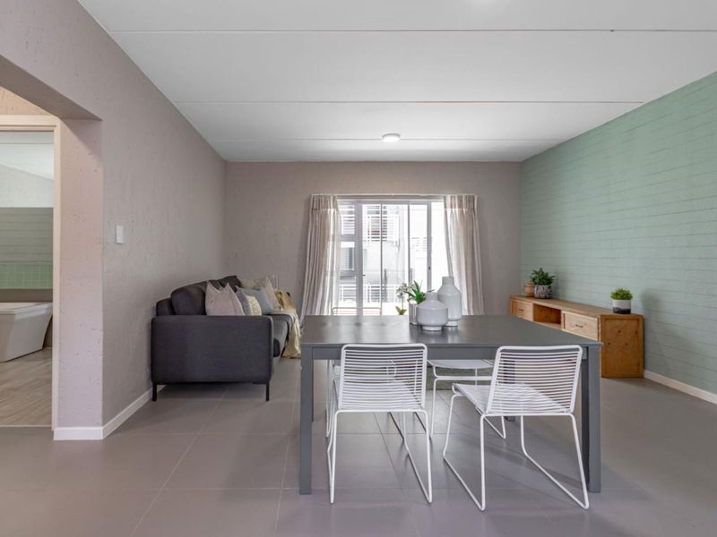 Spectular 2 Bed 1 Bath Second Floor Apartment In Paulshof - Photo 7