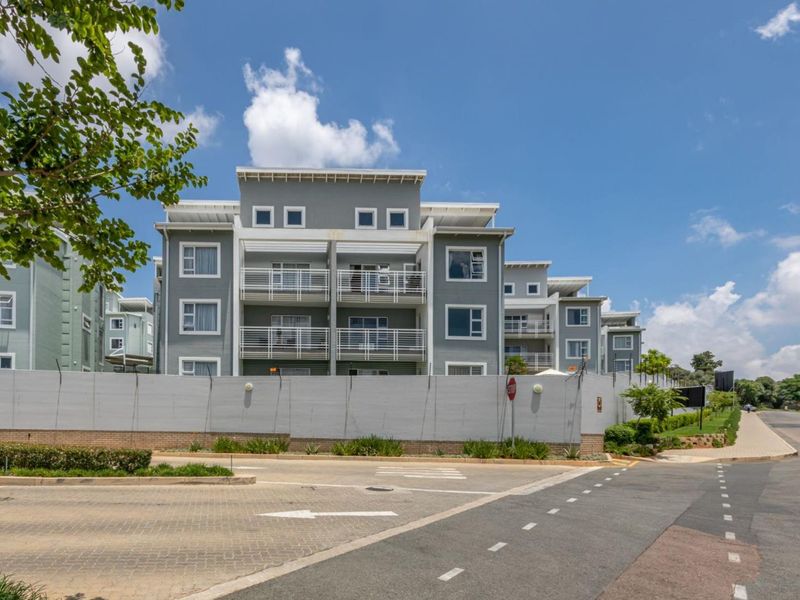 Spectular 2 Bed 1 Bath Second Floor Apartment In Paulshof - Photo 4