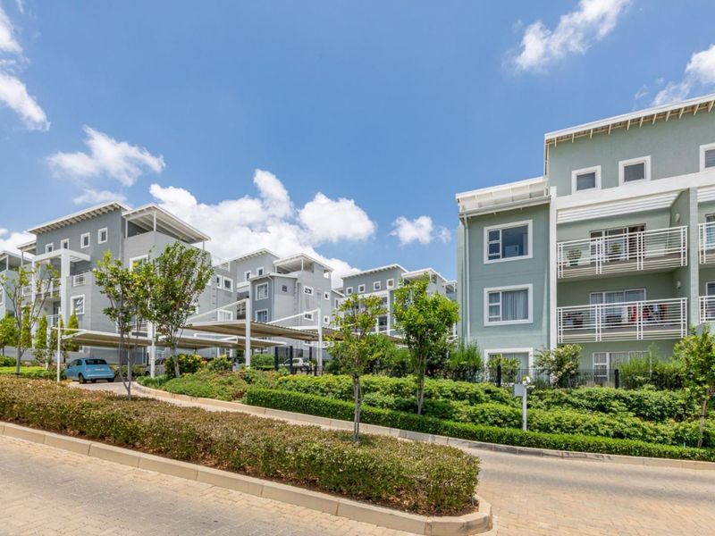 Spectular 2 Bed 1 Bath Second Floor Apartment In Paulshof - Photo 1