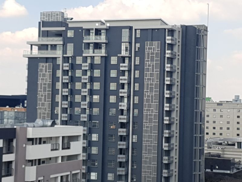 Exquisite, pet friendly, 3 bedrooms, 3.5 bathroom PENTHOUSE - Photo 3