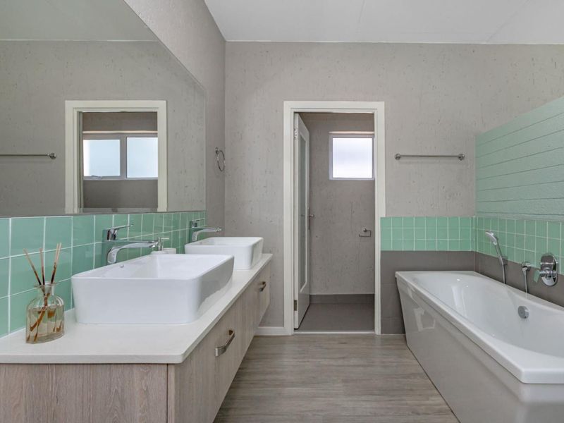 Modern 2 Bed 2 Bath Apartment. The Quails Lifestyle Estate. Paulshof. - Photo 9