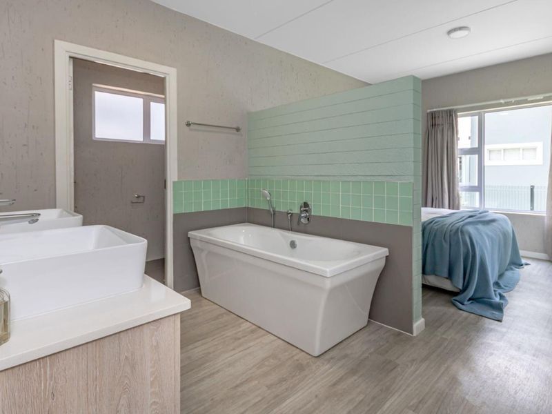 Modern 2 Bed 2 Bath Apartment. The Quails Lifestyle Estate. Paulshof. - Photo 8