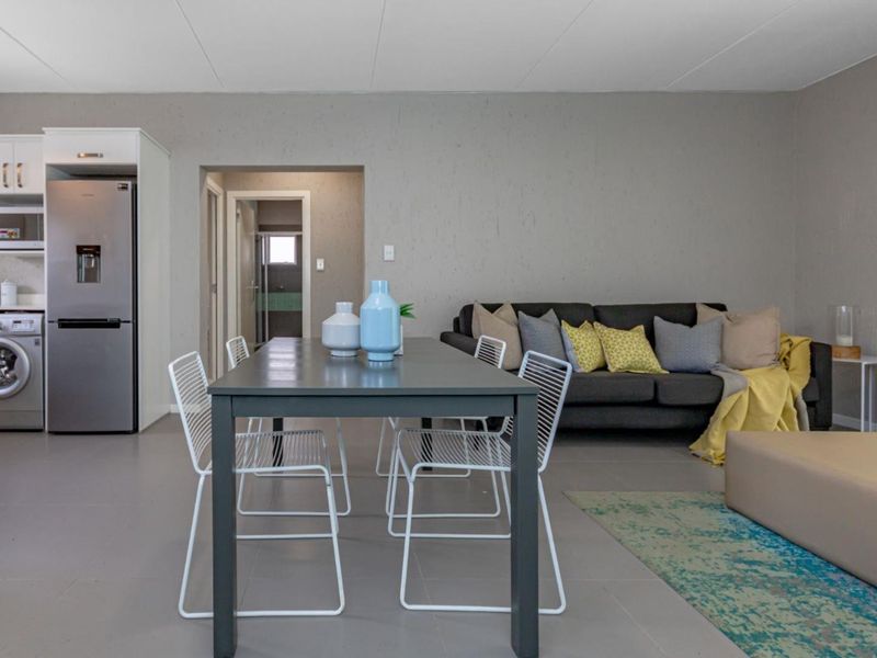 Modern 2 Bed 2 Bath Apartment. The Quails Lifestyle Estate. Paulshof. - Photo 4