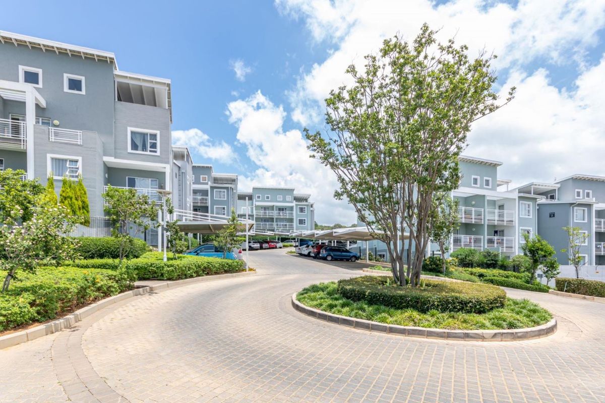 Modern 2 Bed 2 Bath Apartment. The Quails Lifestyle Estate. Paulshof. - Photo 3