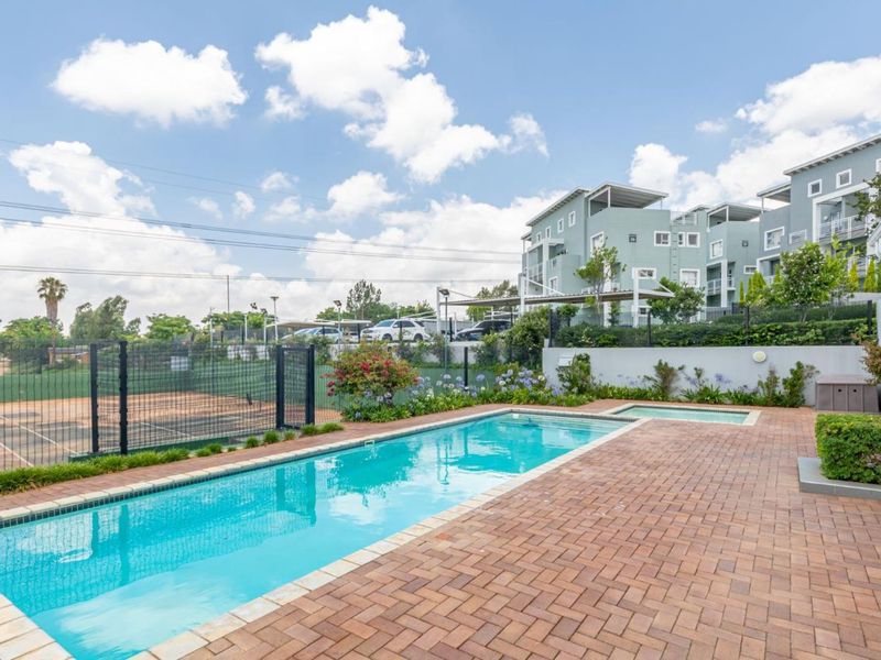 Modern 2 Bed 2 Bath Apartment. The Quails Lifestyle Estate. Paulshof. - Photo 2