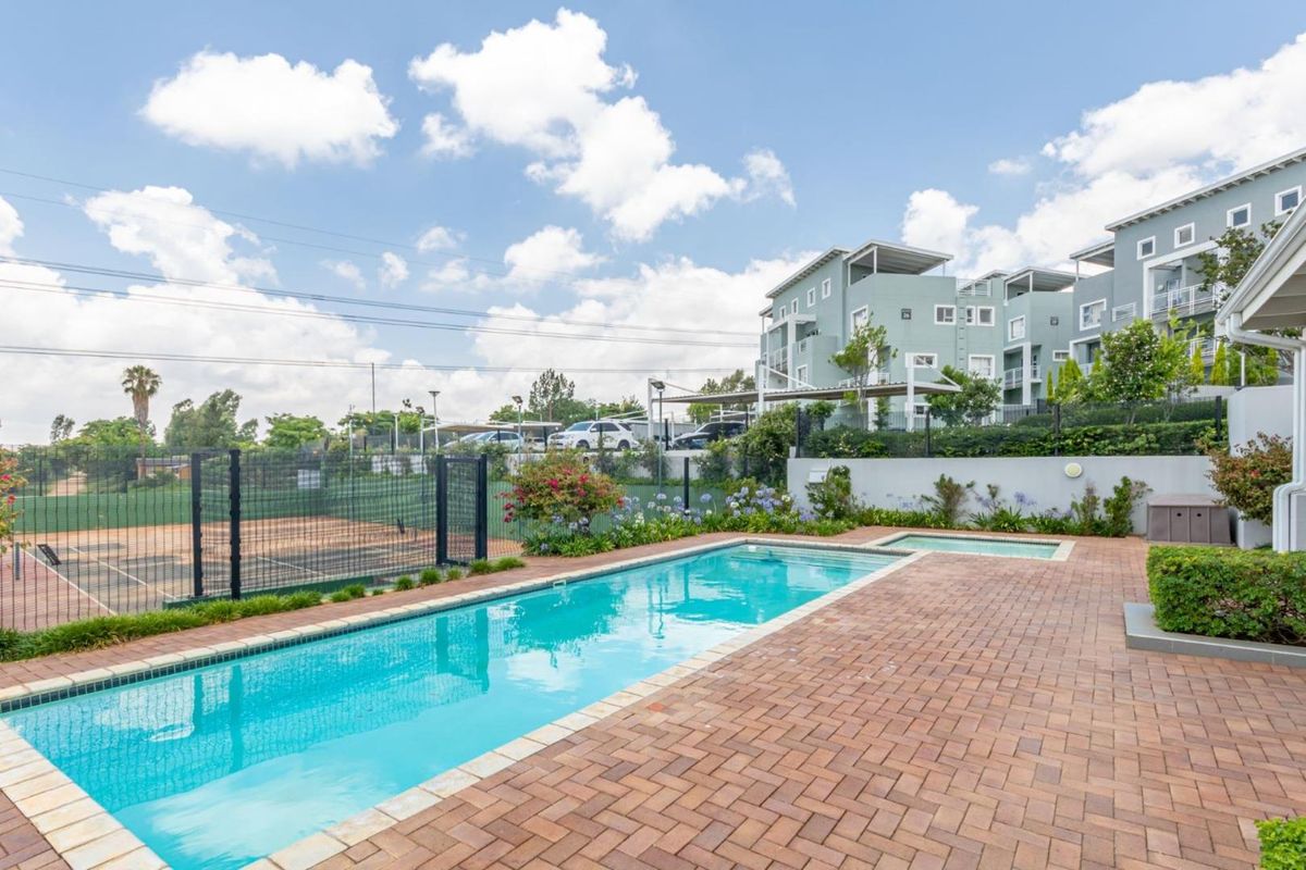 Modern 2 Bed 2 Bath Apartment. The Quails Lifestyle Estate. Paulshof. - Photo 2