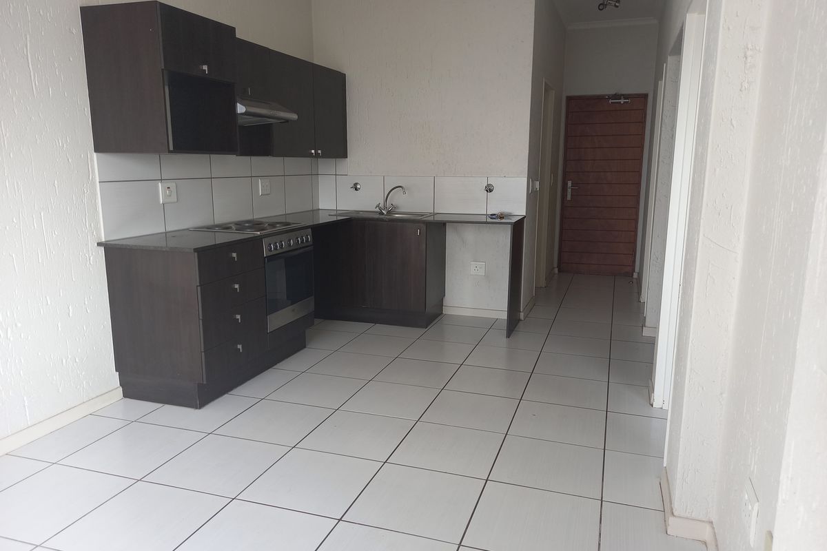 Stylish yet practical 2 bedroom 1 bathroom apartment - Photo 4