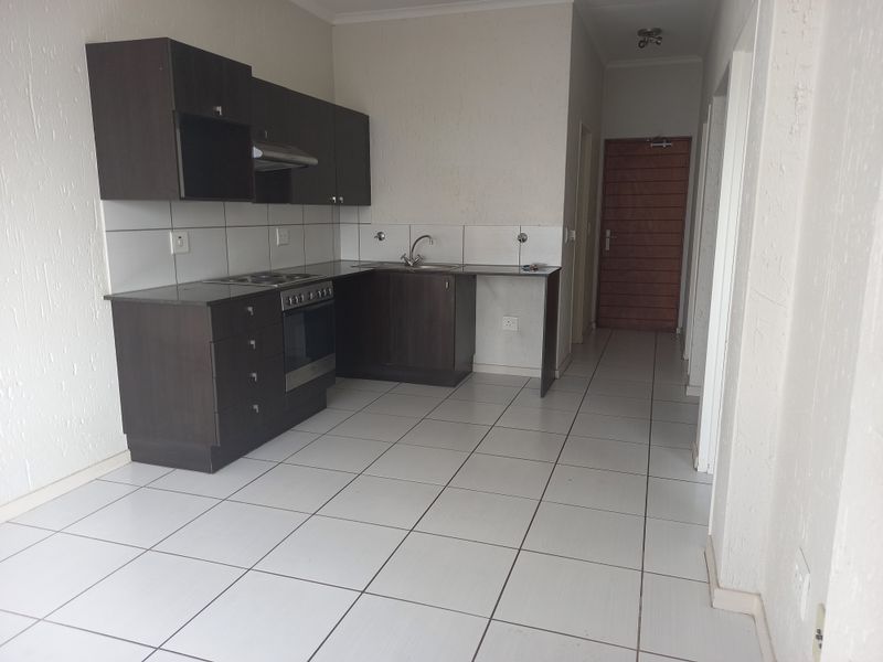 Stylish yet practical 2 bedroom 1 bathroom apartment - Photo 4