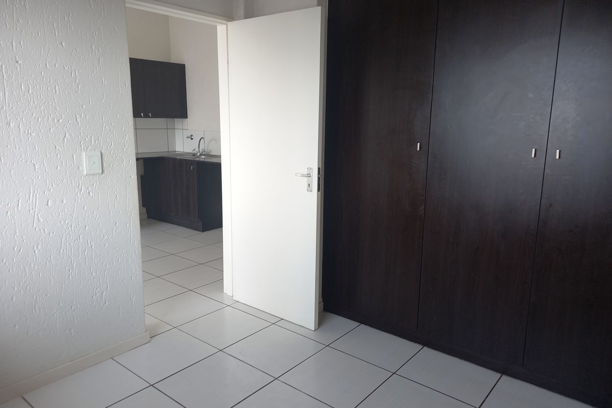Stylish yet practical 2 bedroom 1 bathroom apartment - Photo 5