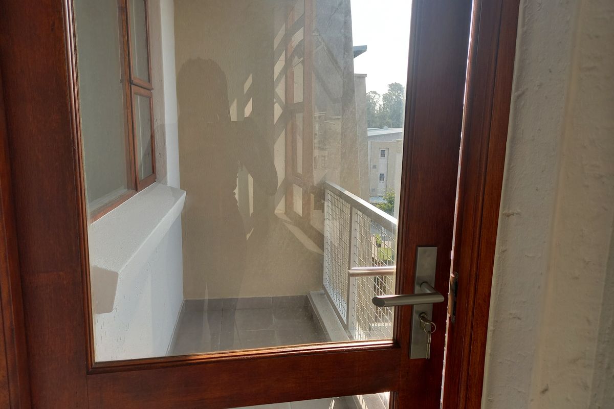 Stylish yet practical 2 bedroom 1 bathroom apartment - Photo 3
