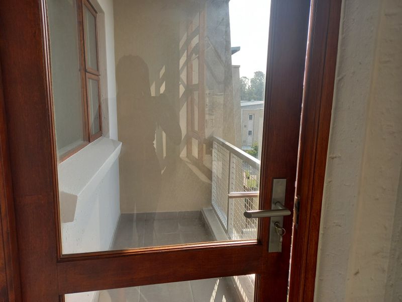 Stylish yet practical 2 bedroom 1 bathroom apartment - Photo 3
