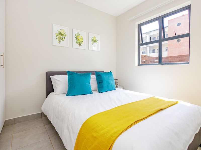 Perfectly Located Ground Floor 2 Bed 1 Bath Unit - Photo 8