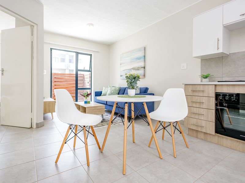 Perfectly Located Ground Floor 2 Bed 1 Bath Unit - Photo 1