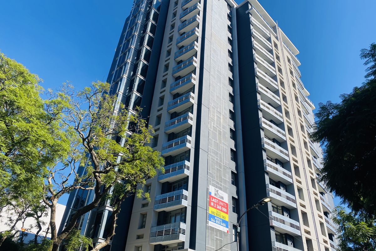 Apartment Living at it's Best, with Everything on your Doorstep - Photo 2