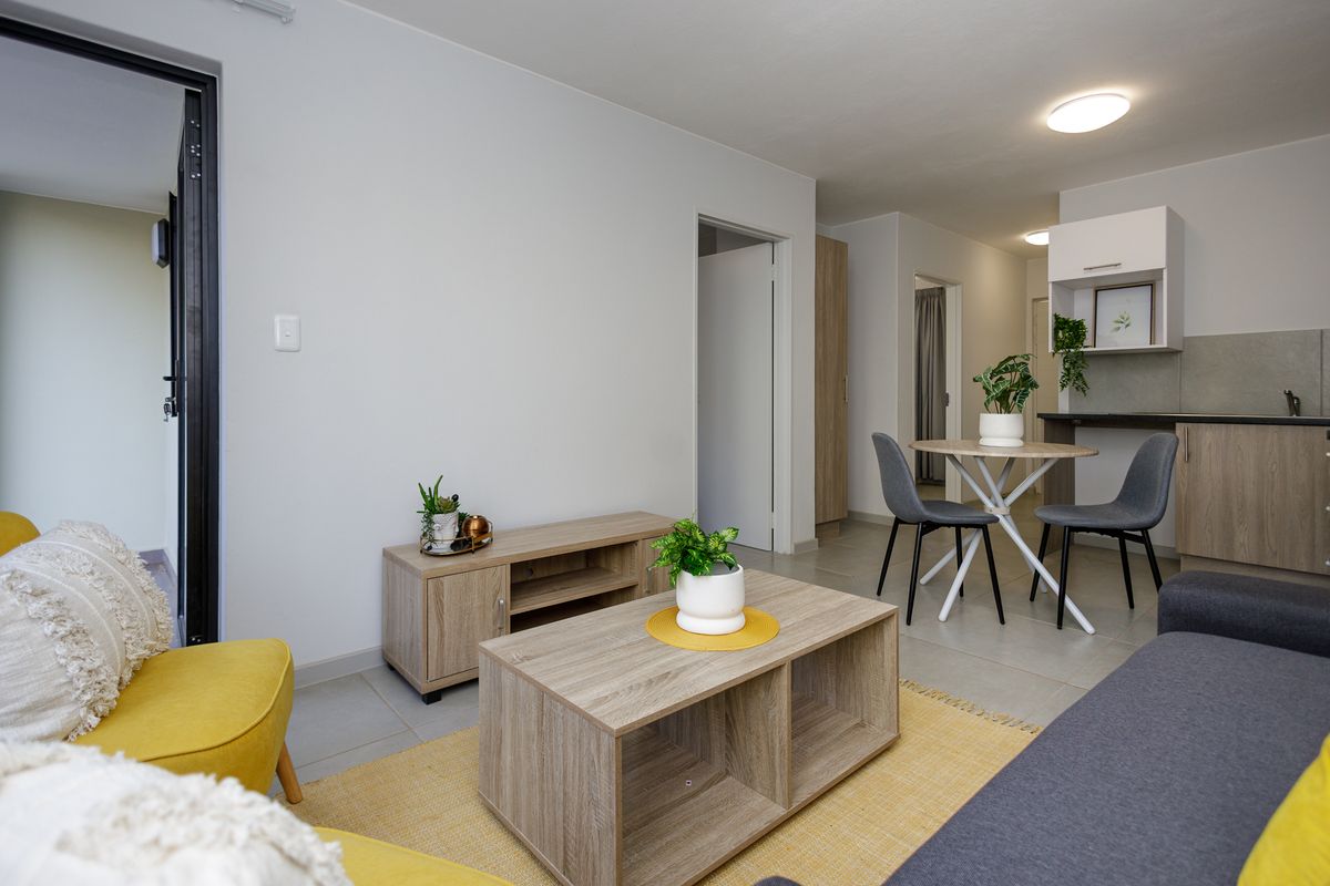 Ultra Modern and Spacious 2 Bed 1 Bath Apartment in Rivonia - Photo 2