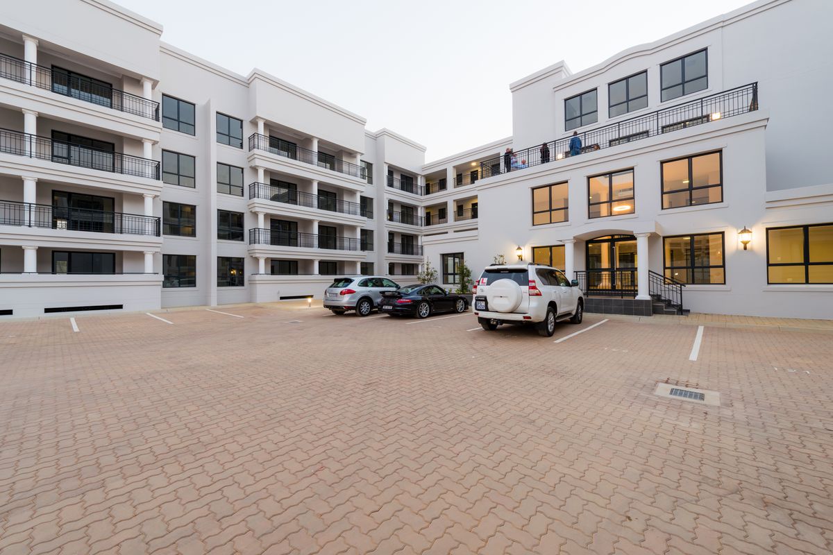 All Offers Considered – Prime Location Stylish 2 Bedroom 2 Bathroom. - Photo 2