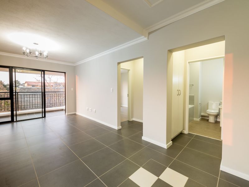 All Offers Considered – Prime Location Stylish 2 Bedroom 2 Bathroom. - Photo 10