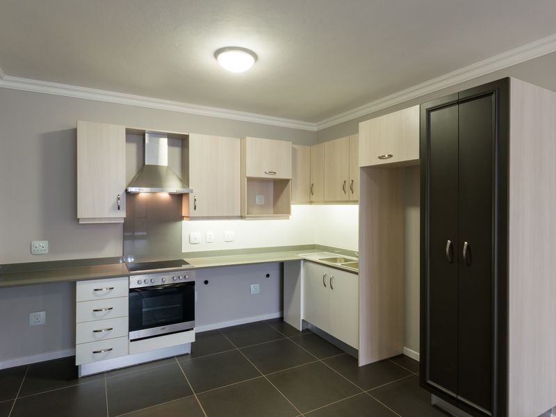 All Offers Considered – Prime Location Stylish 2 Bedroom 2 Bathroom. - Photo 7