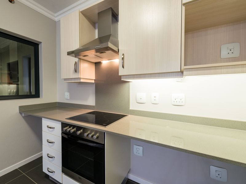 All Offers Considered – Prime Location Stylish 2 Bedroom 2 Bathroom. - Photo 6