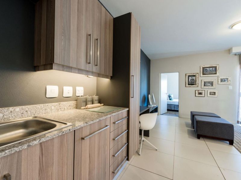 Well Designed and Spacious 2 Bedroom 1 Bathroom Apartment - Photo 6