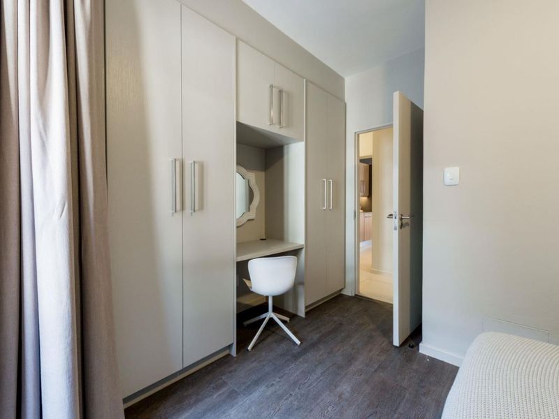 Well Designed and Spacious 2 Bedroom 1 Bathroom Apartment - Photo 9