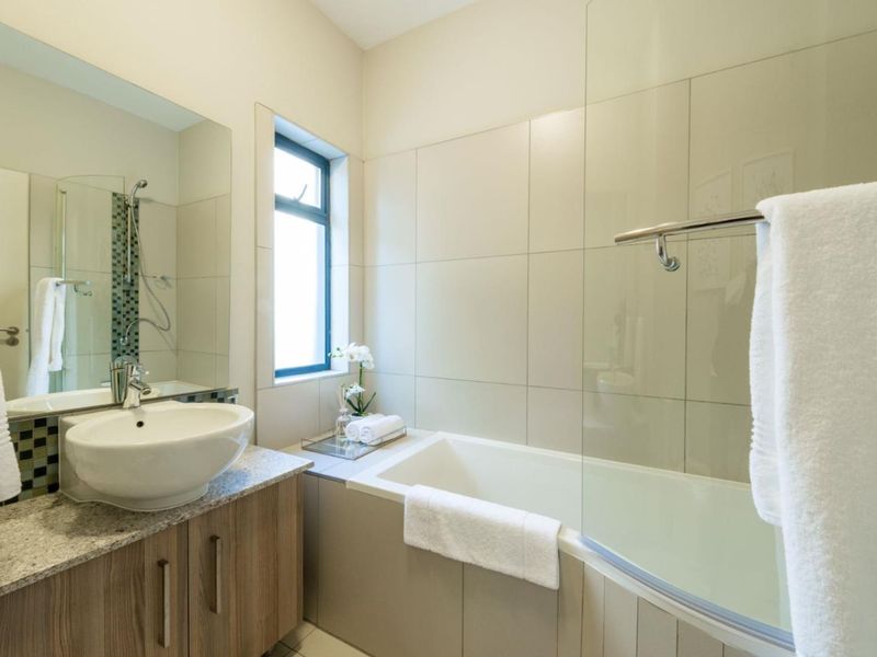 Well Designed and Spacious 2 Bedroom 1 Bathroom Apartment - Photo 8