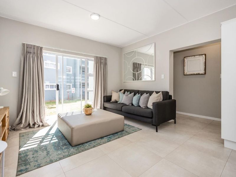 Stylish and Classic  2 Bed 1 Bath Apartment in Paulshof Sandton - Photo 8